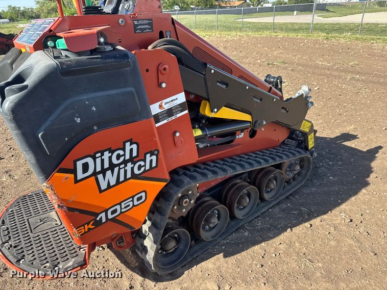 image for item MX9112 2021 Ditch Witch SK1050 compact utility loader