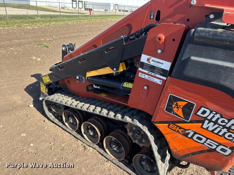 image for item MX9113 2020 Ditch Witch SK1050 compact utility loader