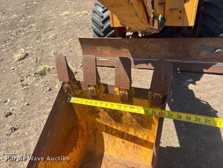 image for item MX9115 1999 Case 360 trencher