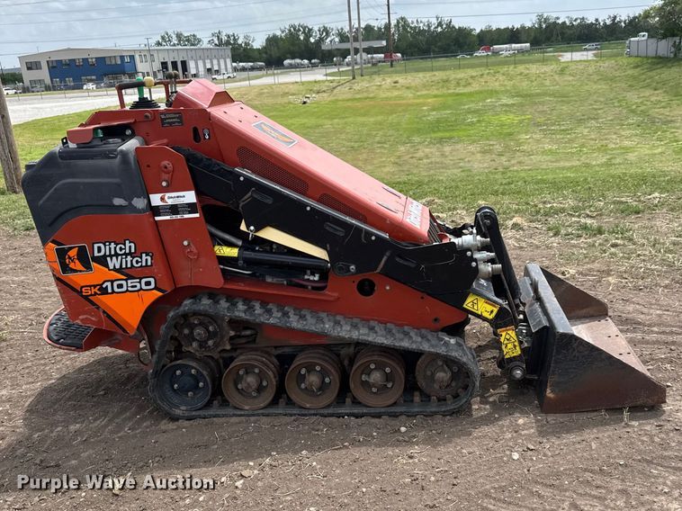 image for item MX9119 2018 Ditch Witch SK1050 compact utility loader