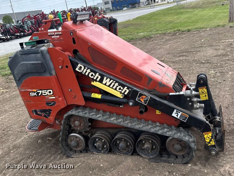 image for item MX9121 2014 Ditch Witch SK750 compact utility loader