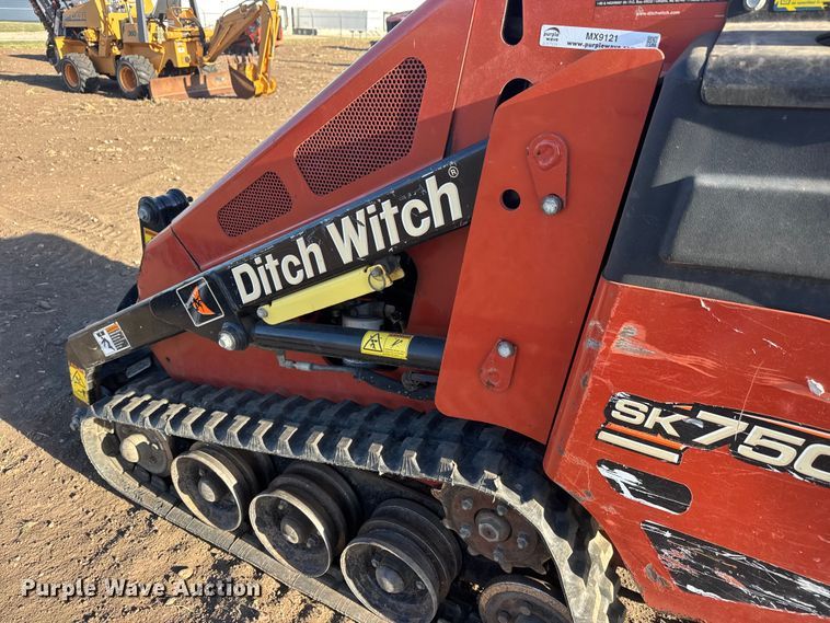 image for item MX9121 2014 Ditch Witch SK750 compact utility loader