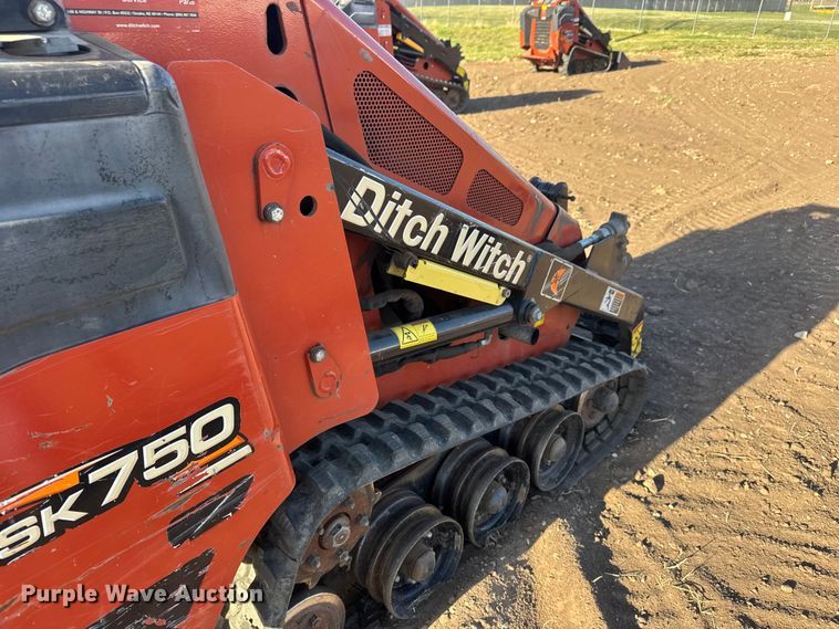 image for item MX9121 2014 Ditch Witch SK750 compact utility loader