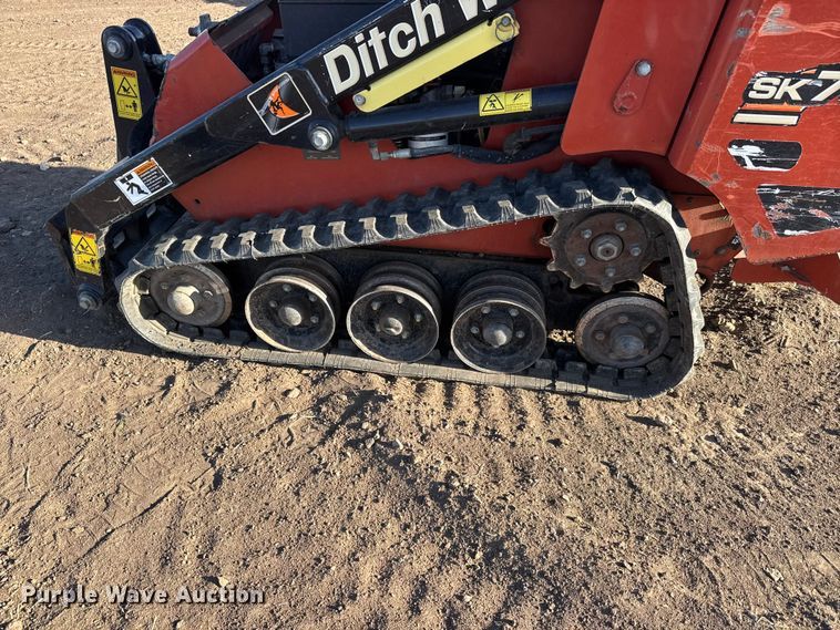 image for item MX9121 2014 Ditch Witch SK750 compact utility loader