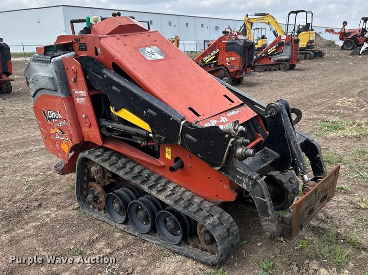 image for item MX9122 2017 Ditch Witch SK800 compact utility loader