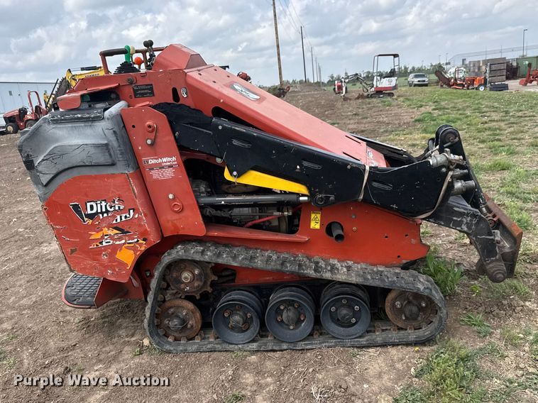 image for item MX9122 2017 Ditch Witch SK800 compact utility loader