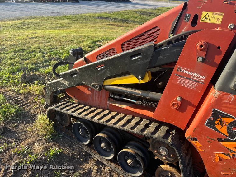 image for item MX9122 2017 Ditch Witch SK800 compact utility loader