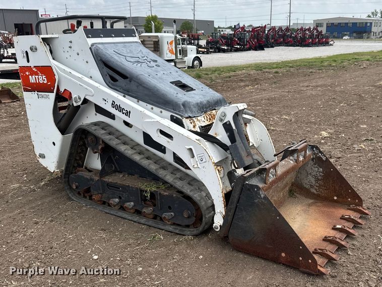 image for item MX9124 2017 Bobcat MT85 compact utility loader