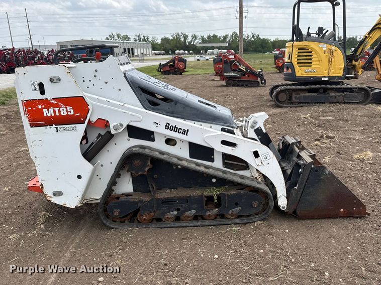 image for item MX9124 2017 Bobcat MT85 compact utility loader