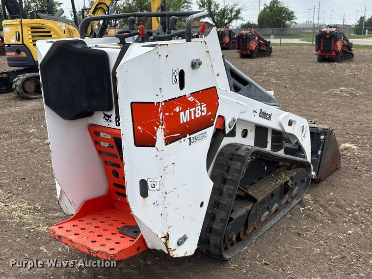 image for item MX9124 2017 Bobcat MT85 compact utility loader