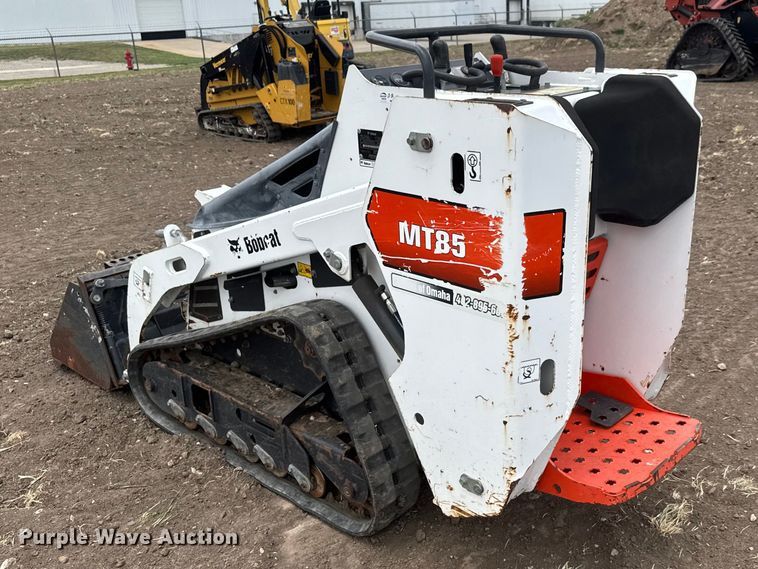 image for item MX9124 2017 Bobcat MT85 compact utility loader