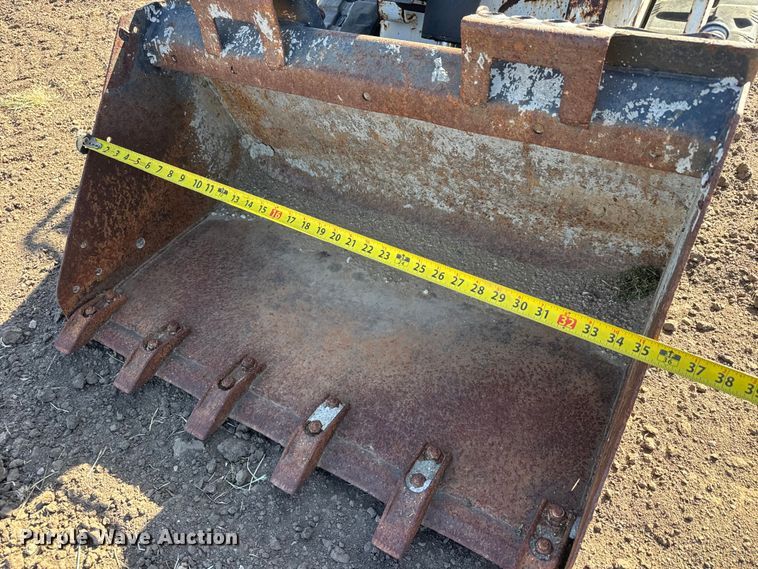 image for item MX9124 2017 Bobcat MT85 compact utility loader