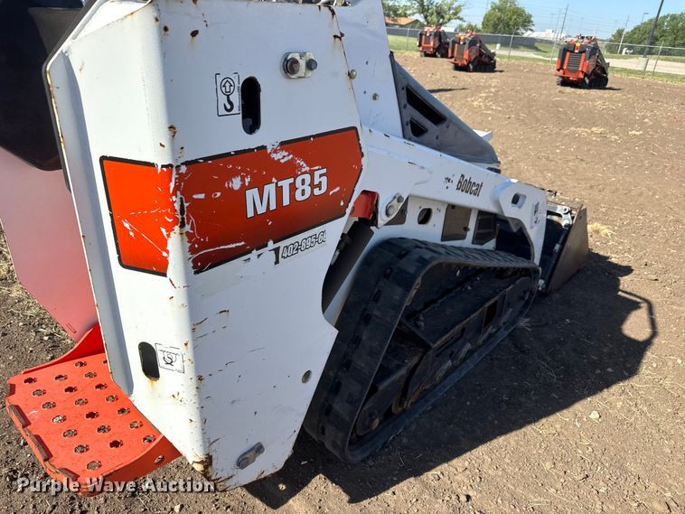 image for item MX9124 2017 Bobcat MT85 compact utility loader