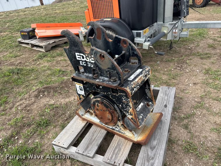 image for item MX9129 Edge EC 35 plate compactor