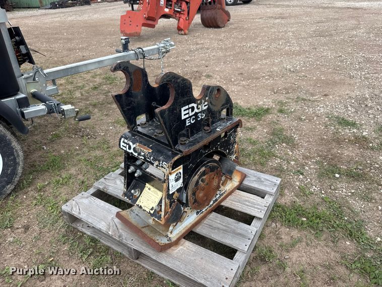 image for item MX9129 Edge EC 35 plate compactor