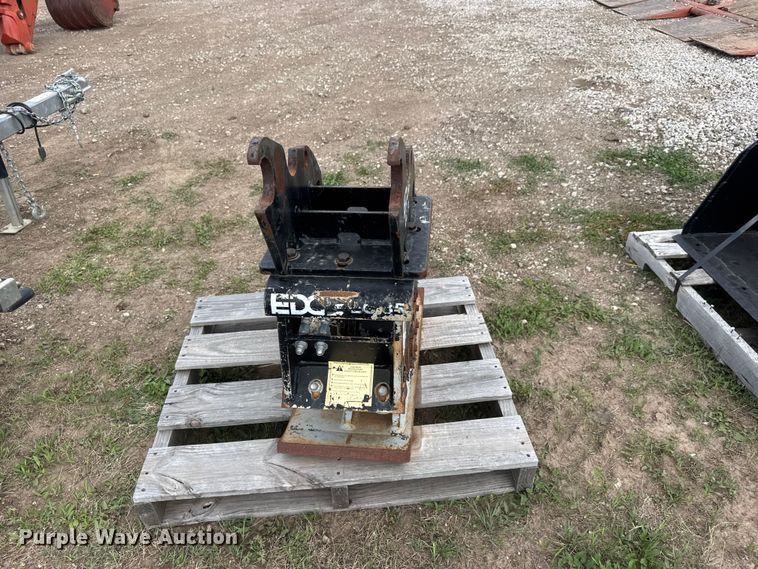 image for item MX9129 Edge EC 35 plate compactor