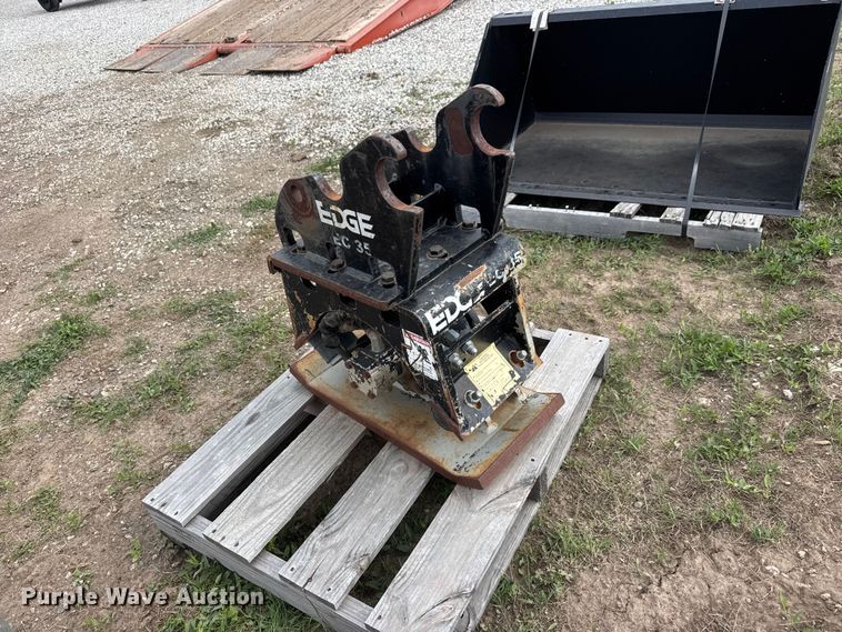 image for item MX9129 Edge EC 35 plate compactor