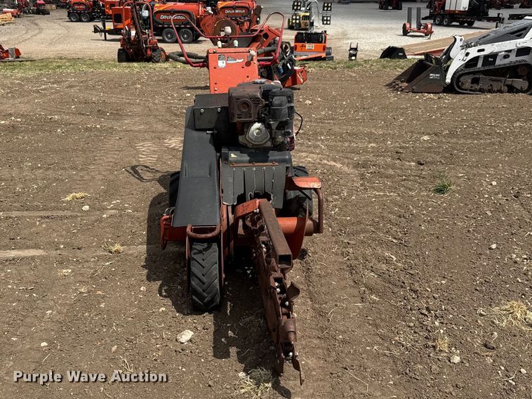 image for item MX9135 2003 Ditch Witch 1330H trencher