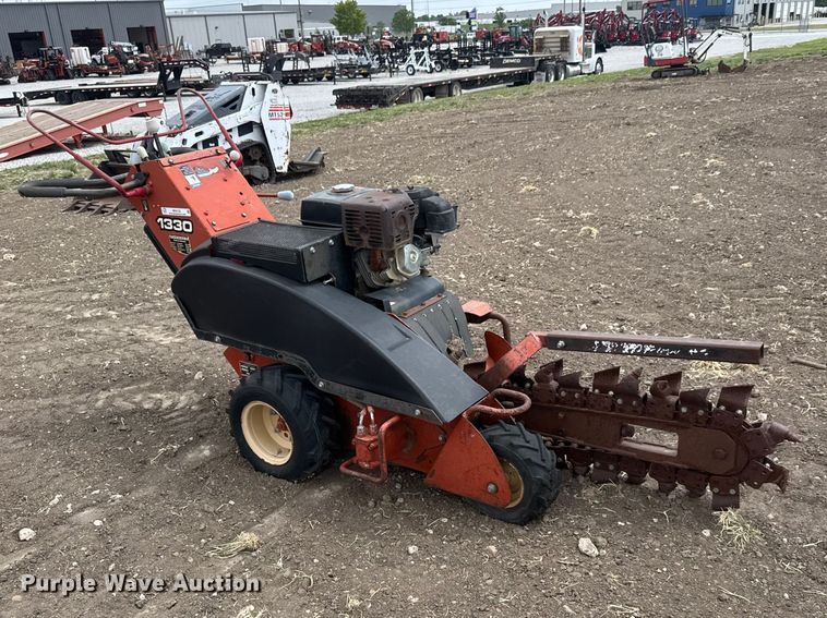image for item MX9135 2003 Ditch Witch 1330H trencher