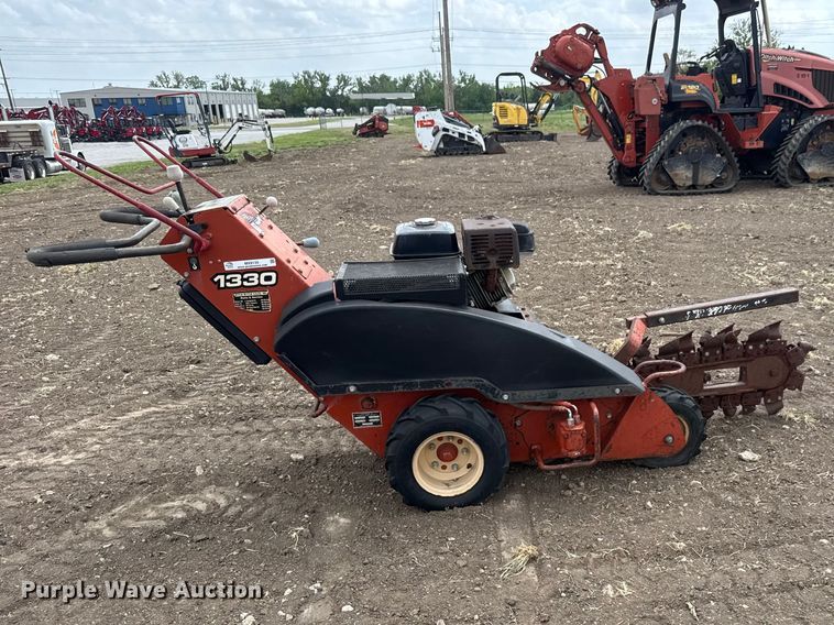 image for item MX9135 2003 Ditch Witch 1330H trencher