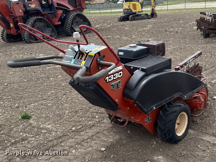 image for item MX9135 2003 Ditch Witch 1330H trencher