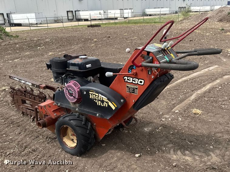 image for item MX9135 2003 Ditch Witch 1330H trencher