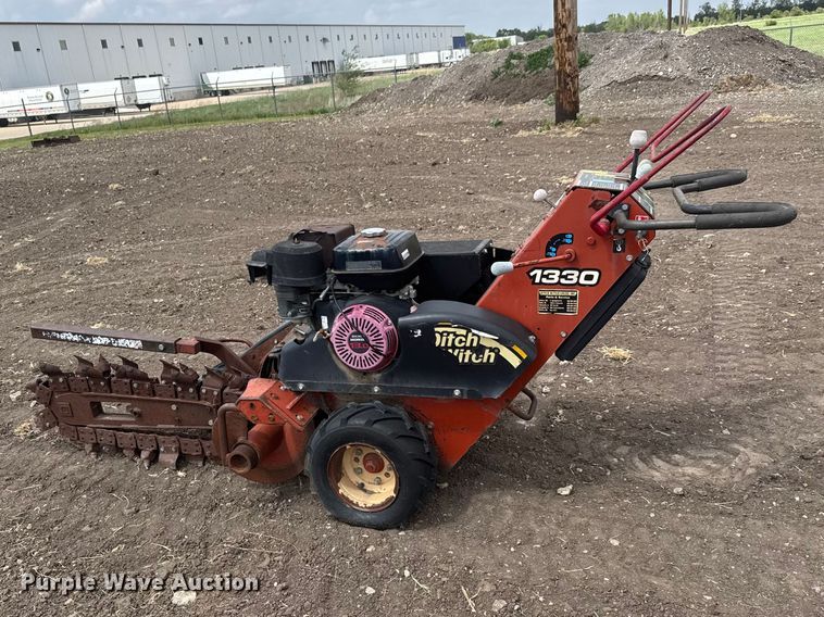 image for item MX9135 2003 Ditch Witch 1330H trencher