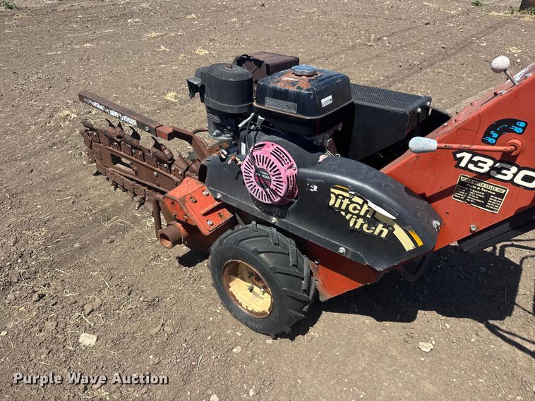 image for item MX9135 2003 Ditch Witch 1330H trencher