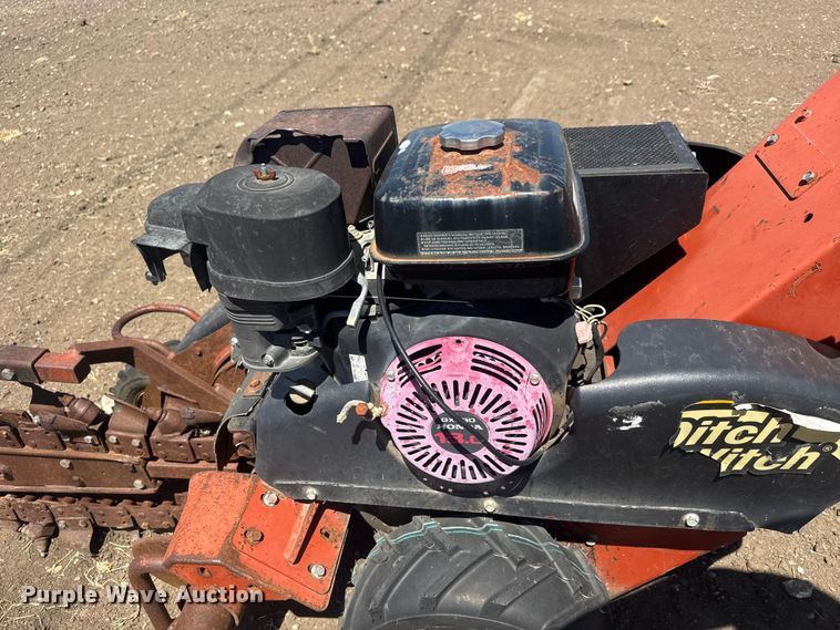 image for item MX9135 2003 Ditch Witch 1330H trencher