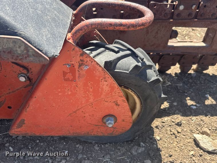 image for item MX9135 2003 Ditch Witch 1330H trencher