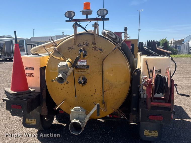 image for item MX9138 2013 Vermeer L P553SDT vacuum excavator