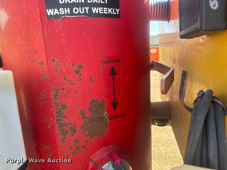 image for item MX9138 2013 Vermeer L P553SDT vacuum excavator