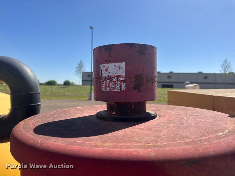 image for item MX9138 2013 Vermeer L P553SDT vacuum excavator