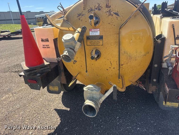 image for item MX9138 2013 Vermeer L P553SDT vacuum excavator