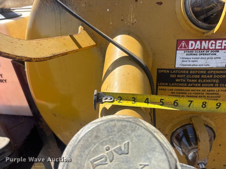 image for item MX9138 2013 Vermeer L P553SDT vacuum excavator