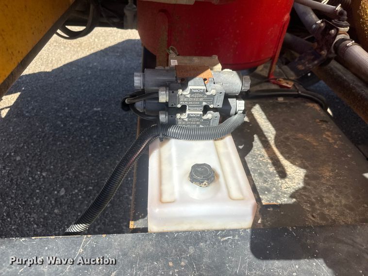 image for item MX9138 2013 Vermeer L P553SDT vacuum excavator