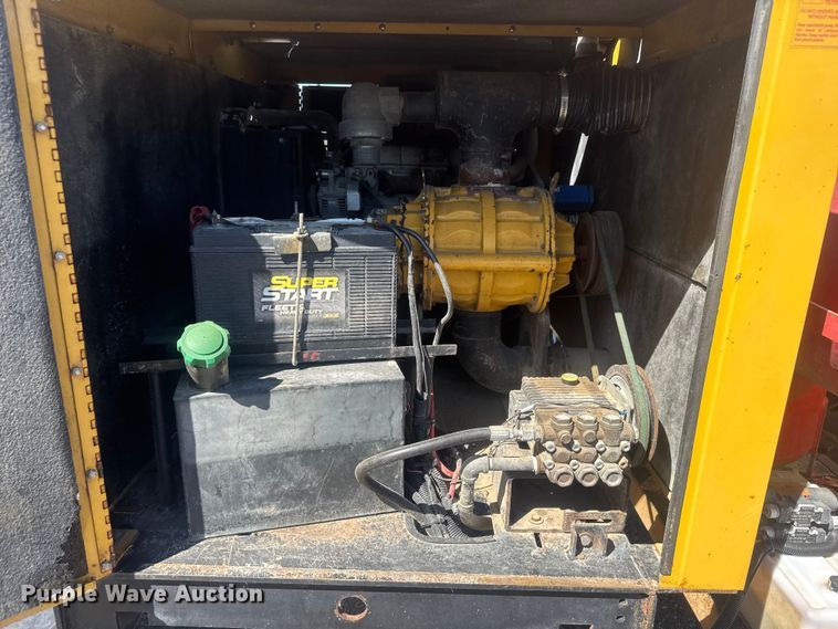 image for item MX9138 2013 Vermeer L P553SDT vacuum excavator