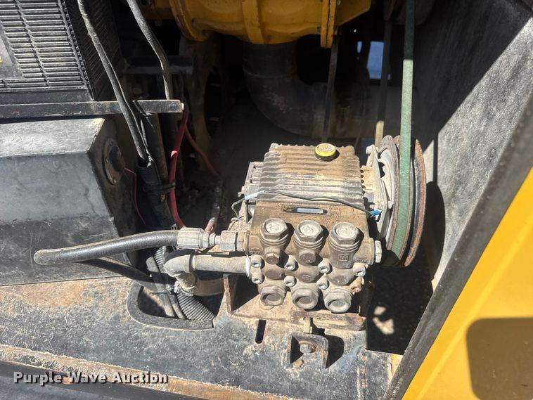 image for item MX9138 2013 Vermeer L P553SDT vacuum excavator