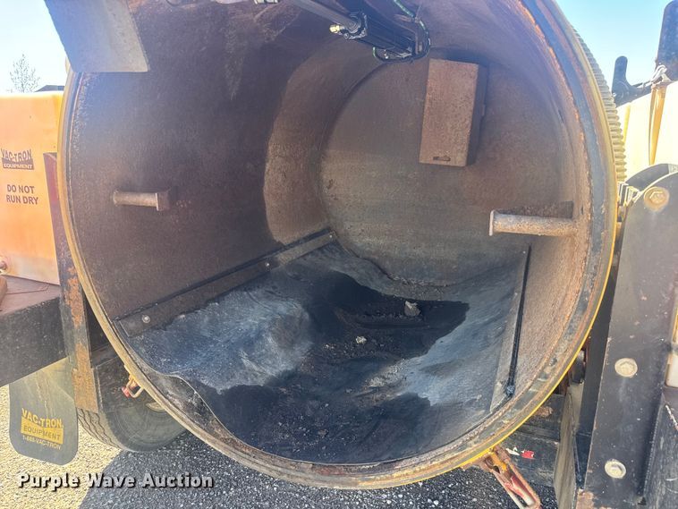 image for item MX9138 2013 Vermeer L P553SDT vacuum excavator