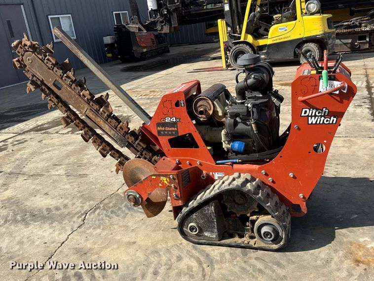 image for item MX9142 2019 Ditch Witch C24X trencher