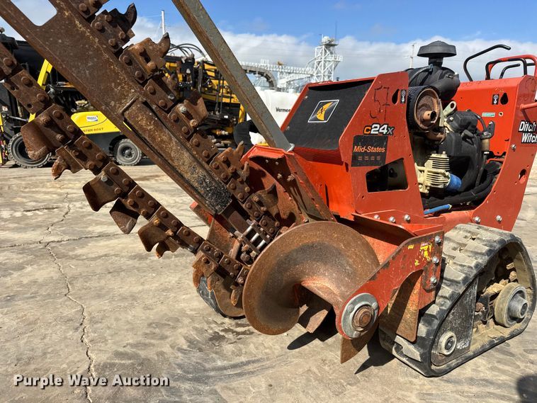 image for item MX9142 2019 Ditch Witch C24X trencher