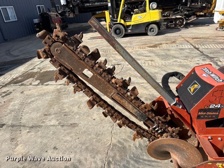 image for item MX9142 2019 Ditch Witch C24X trencher