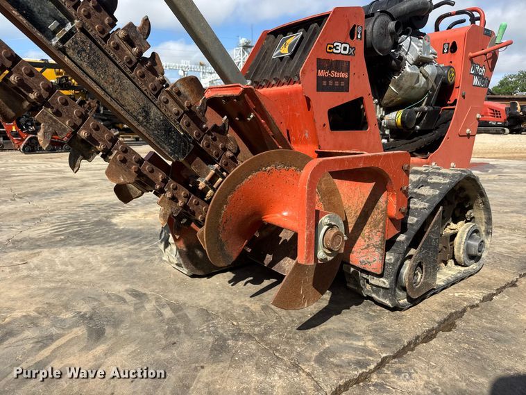 image for item MX9143 2017 Ditch Witch C30X trencher