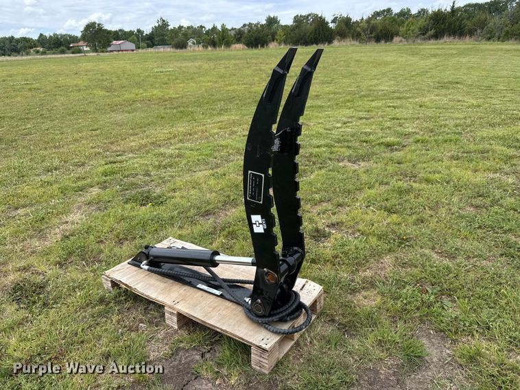 image for item MX9232 2025 GIYI 7T Hydraulic Thumb Clamp  mini excavator attachment