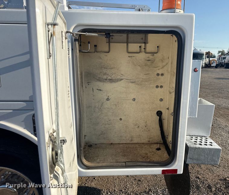 image for item NU9639 2012 Ford F450 Super Duty bucket truck