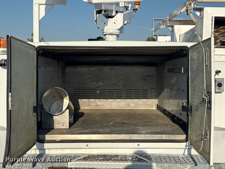 image for item NU9639 2012 Ford F450 Super Duty bucket truck