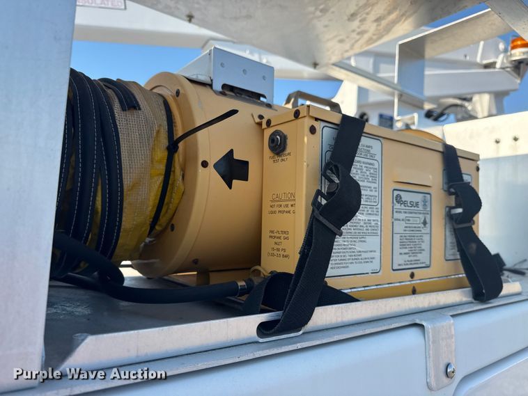 image for item NU9639 2012 Ford F450 Super Duty bucket truck