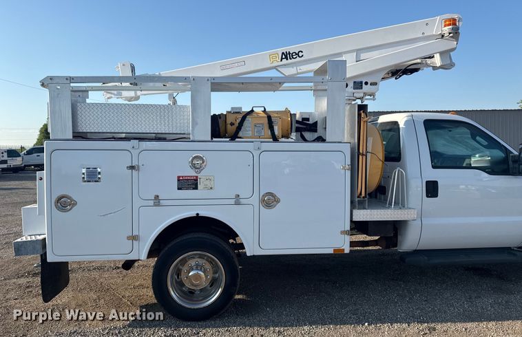 image for item NU9639 2012 Ford F450 Super Duty bucket truck