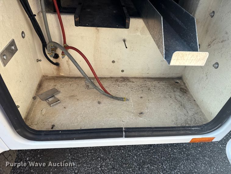 image for item NU9639 2012 Ford F450 Super Duty bucket truck