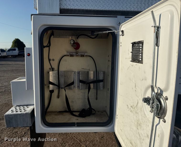 image for item NU9639 2012 Ford F450 Super Duty bucket truck